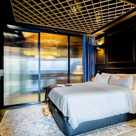 Suite Shibari By Justine Apartments Sobria Elegante Y Pecaminosa Apartamento Turistico En Madrid Rio エクステリア 写真