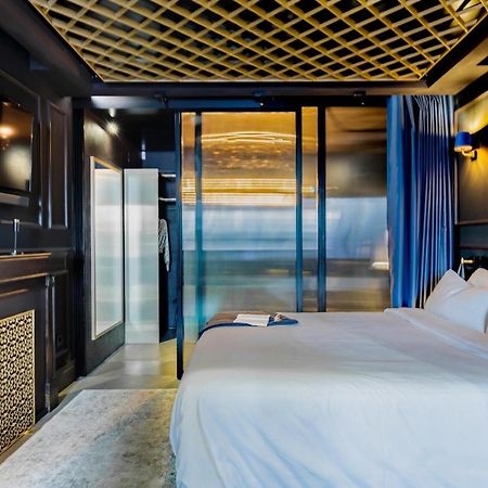 Suite Shibari By Justine Apartments Sobria Elegante Y Pecaminosa Apartamento Turistico En Madrid Rio エクステリア 写真