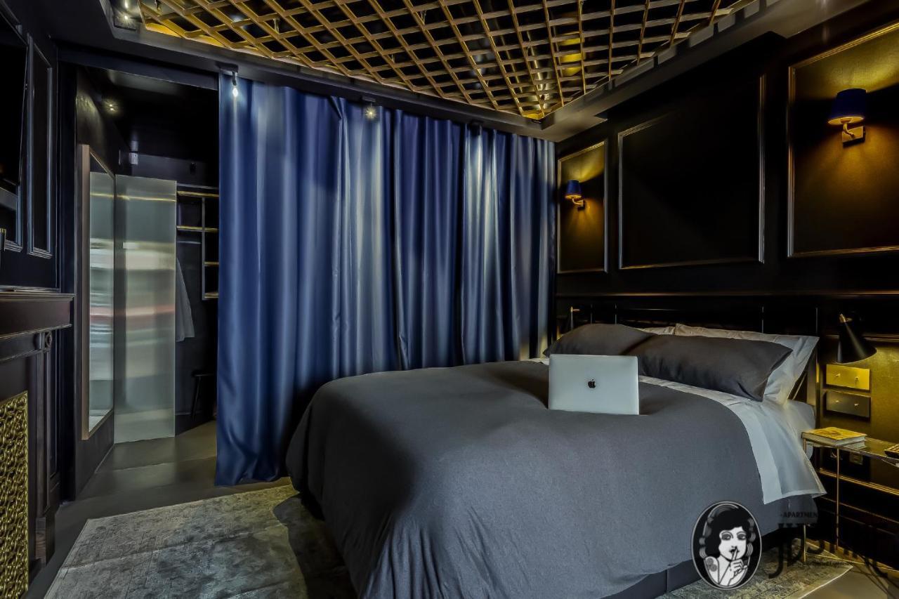 Suite Shibari By Justine Apartments Sobria Elegante Y Pecaminosa Apartamento Turistico En Madrid Rio エクステリア 写真